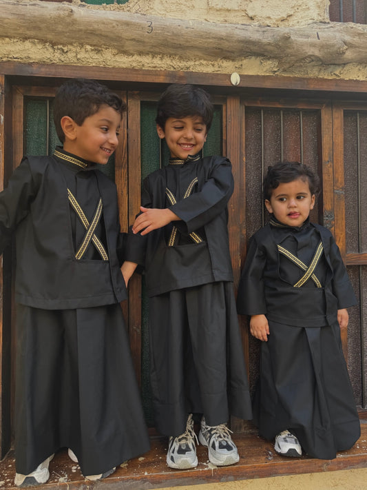 دشداشة سودة بتطريز ذهبي 💫