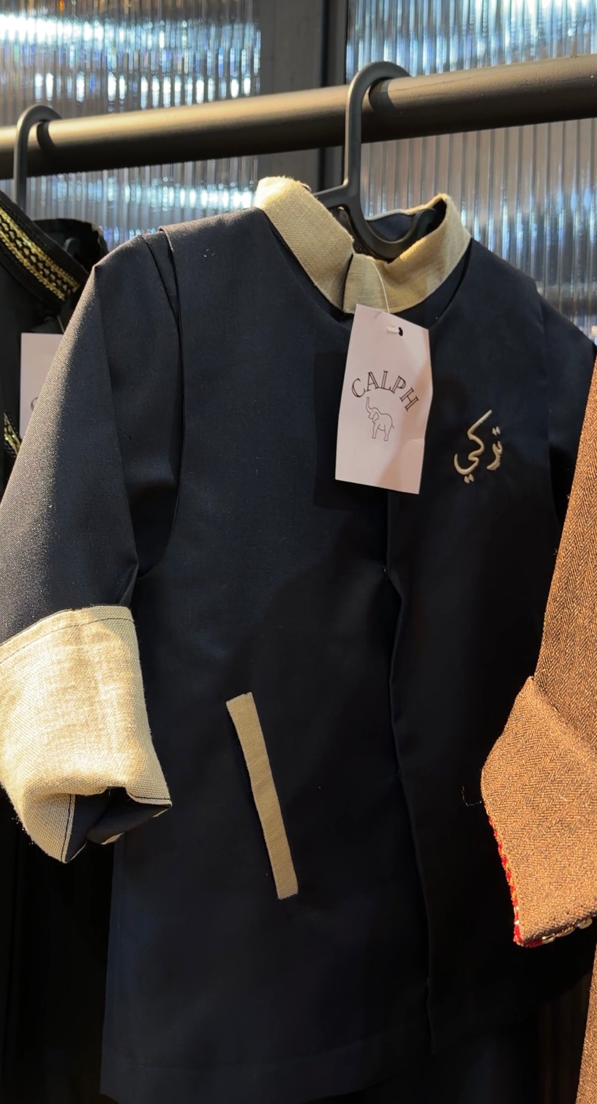 دشداشة كحلية مع صديري بحواف بيج 🤍